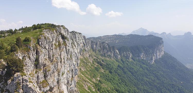 La falaise du Parmelan depuis le sommet
