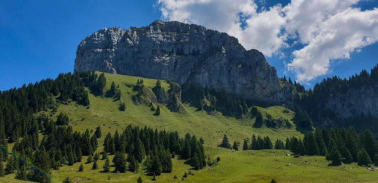 La Roche Parnal depuis le Chalet de Balme
