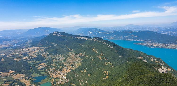 Vue sur le bout du lac du Bourget et le Grand Colombier depuis la dent