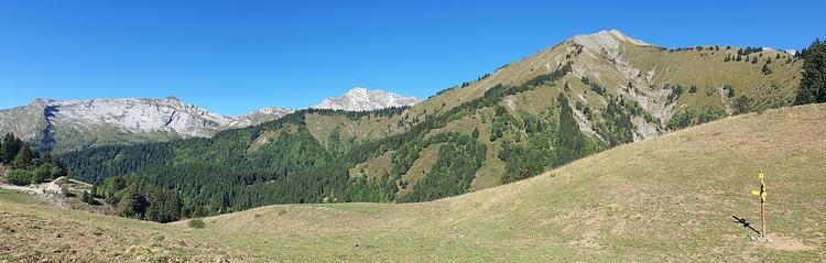 Vue sur la chaurionde et l'Arcalod lors de montée