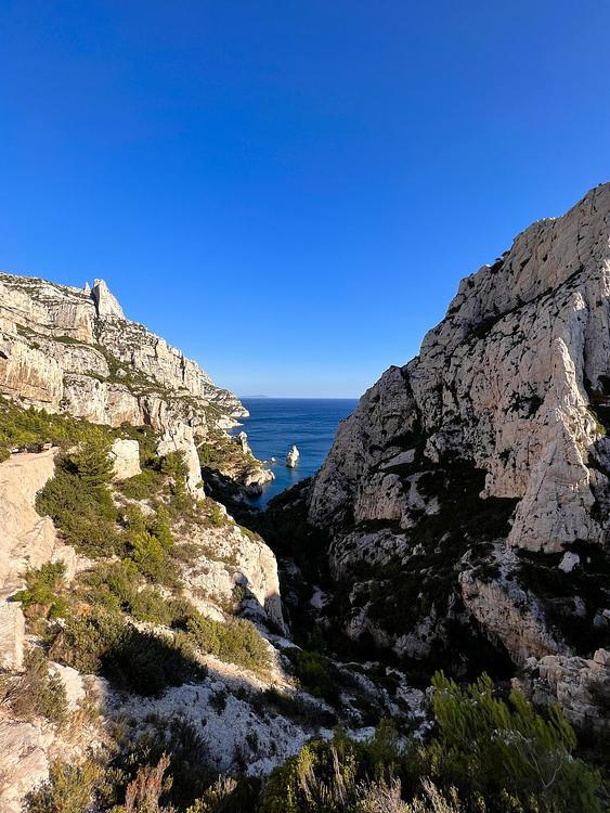 Die Calanque de Sugiton vom Gipfel aus gesehen