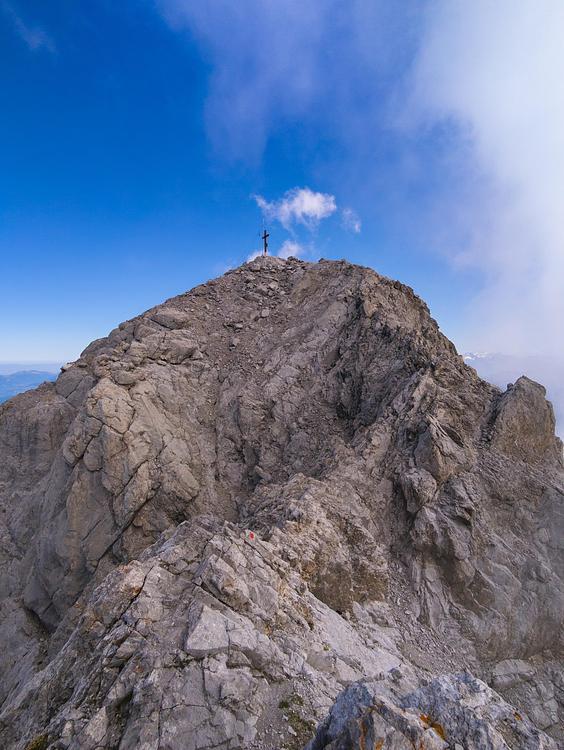 La croce che indica il raggiungimento della vetta