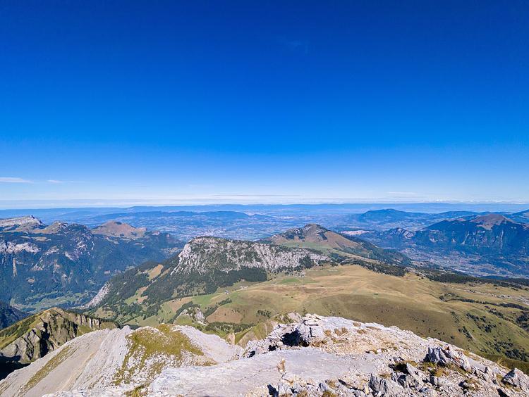 Vista su Ginevra e sul lago Lemano in lontananza