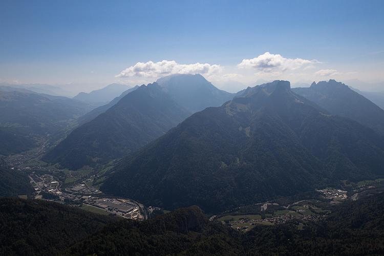 Thônes et la Tournette dans les nuages