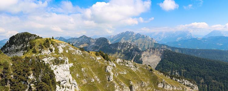 Le plateau des Glières et le Mont Lachat