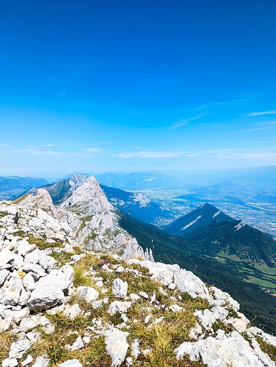 Vue sur Grenoble au loin depuis la Sœur Sophie