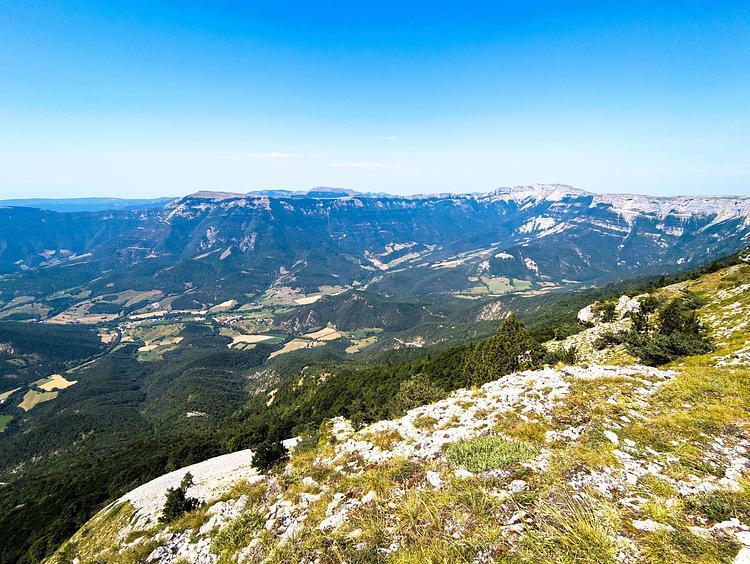 Le plateau d'Ambel depuis le But de Nève
