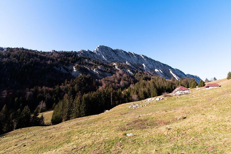 Kreuzung vor dem Col de la Frasse mit Blick auf den Roc des Boeufs auf der rechten Seite
