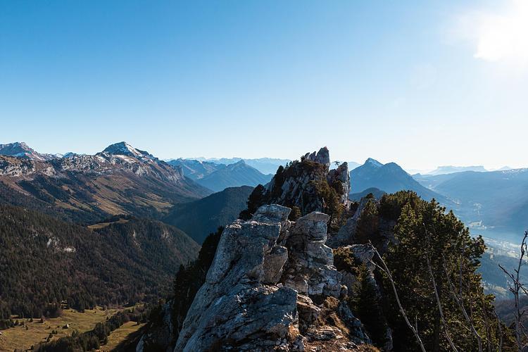 Blick auf die Bauges vom Gipfel aus