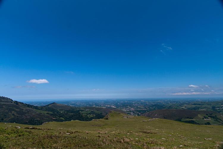Vue en descendant le mont d'Artzamendi
