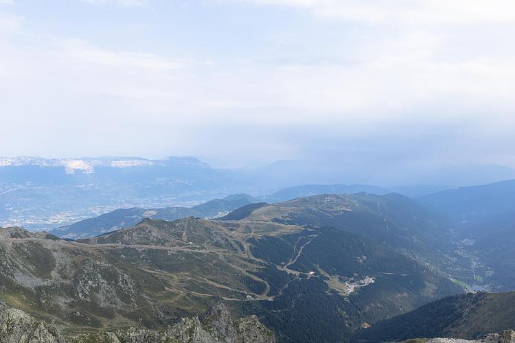 Blick vom Pic de la Belle Étoile in Richtung Lac du Bourget