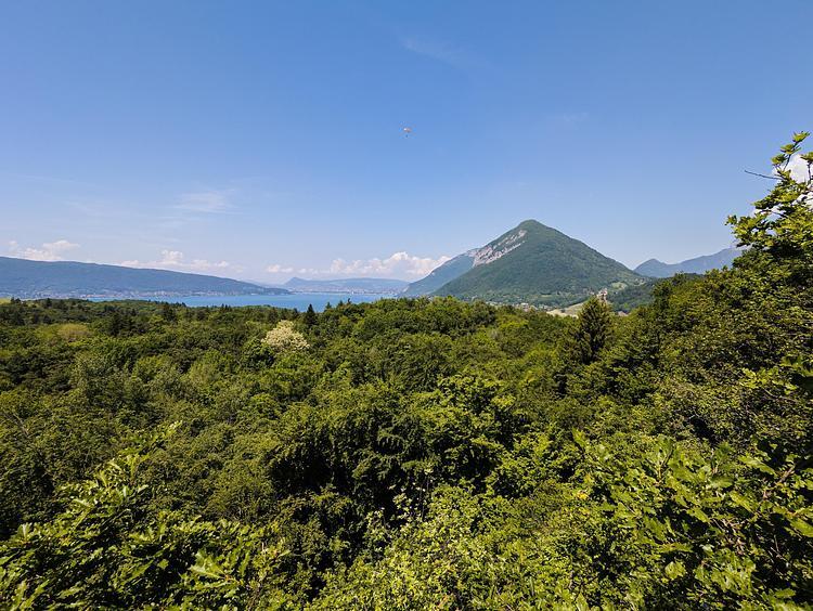 Vue le Mont Baron depuis le Roc de Chère