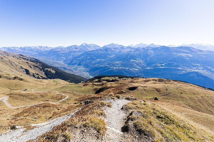 Vue sur l'est (Tigne, Les Arcs et La Plagne) depuis le Quermoz