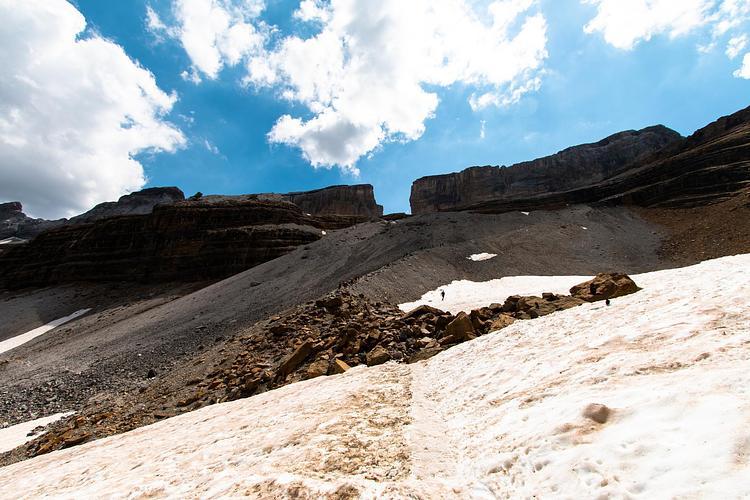 Brèche de Roland depuis le refuge des Sarradets