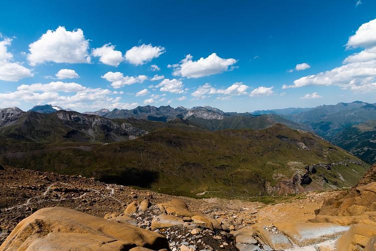 Descente de l'autre côté du cirque depuis le refuge