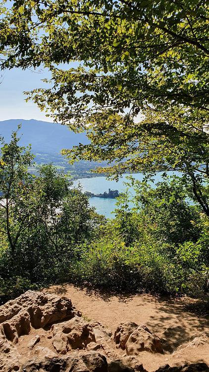 Vue sur le château de Duingt