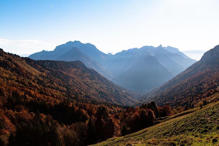 Vue depuis le col vers le point de dépat