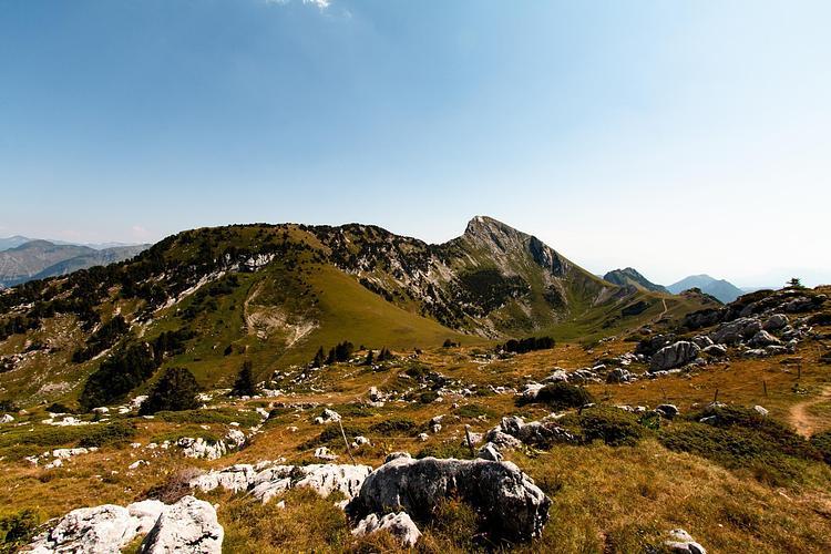 Vue sur le Mont Colombier depuis la dent